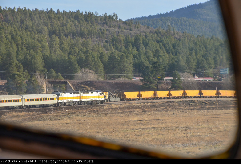 Grand Canyon Railway arriving to Williams